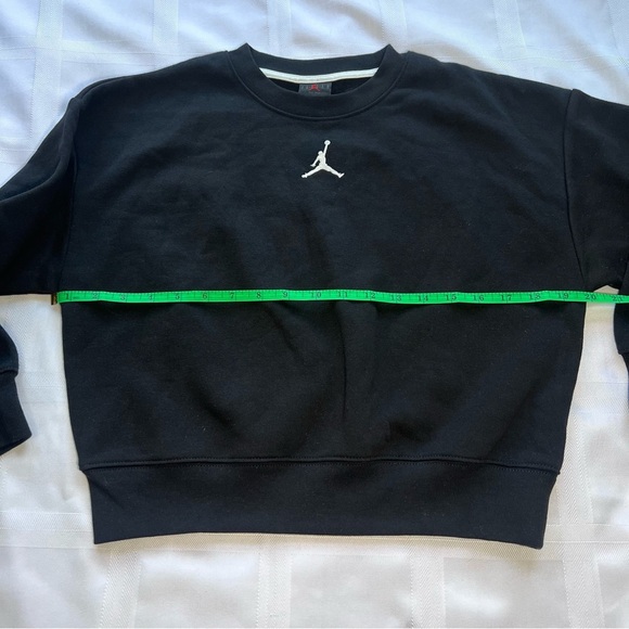 ***NWT***Jordan Black Girls Crewneck Sweatshirt - Picture 5 of 8